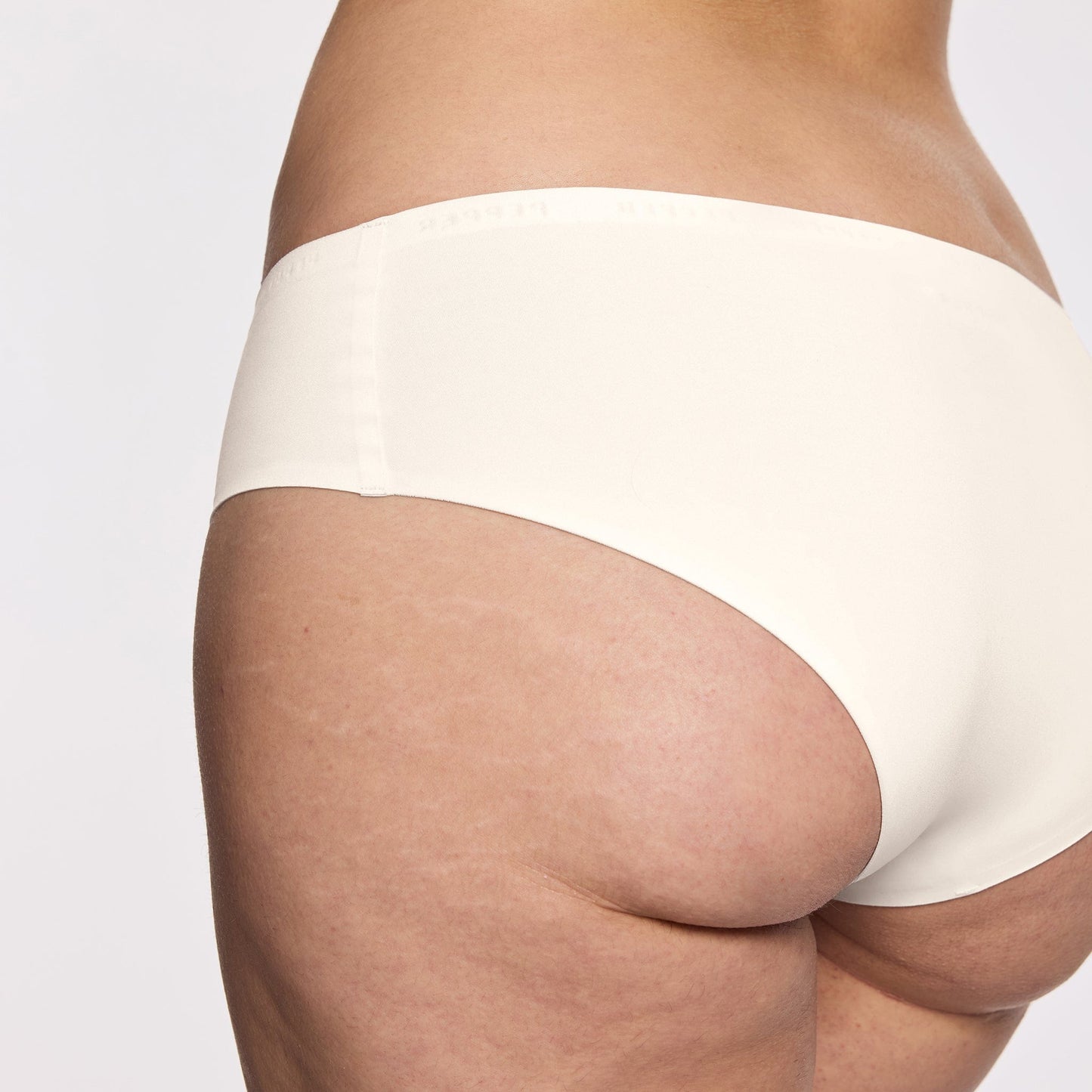 Simply Smooth No Show Hiphugger Ecru