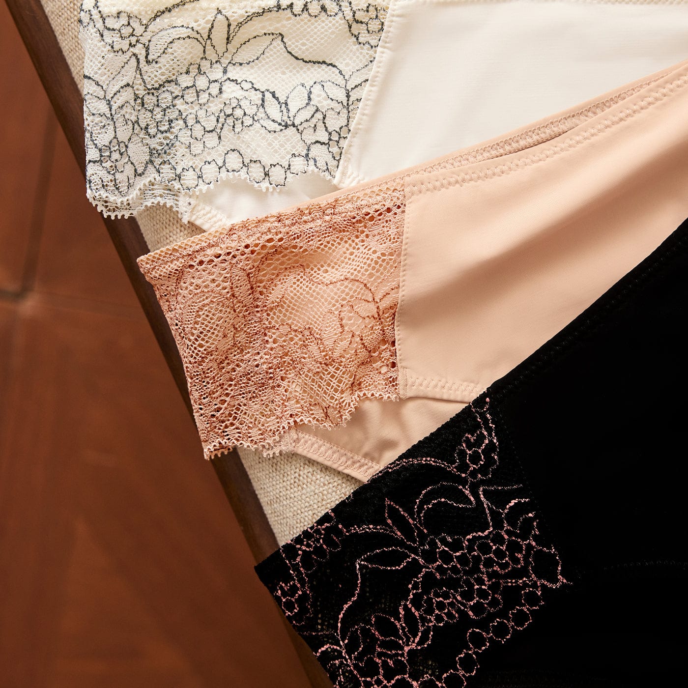 Smooth Lace Bikini Beige Two-Tone